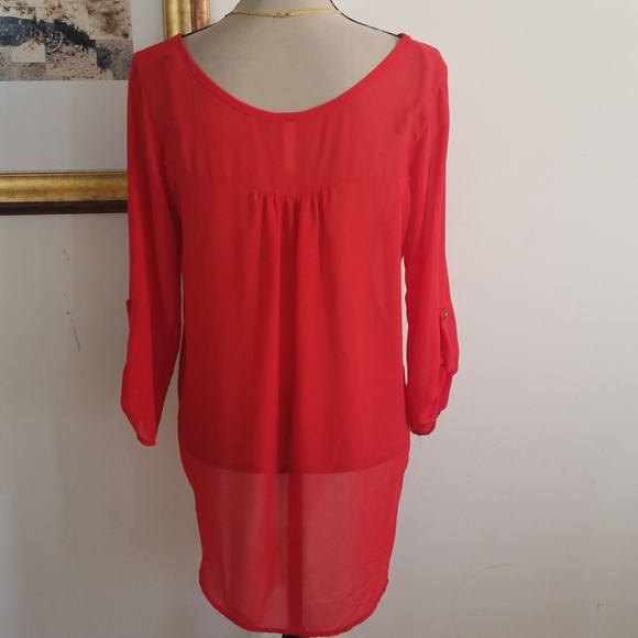 Sheer Red Top Button -Tap sleeves High low size L - Picture 4 of 8